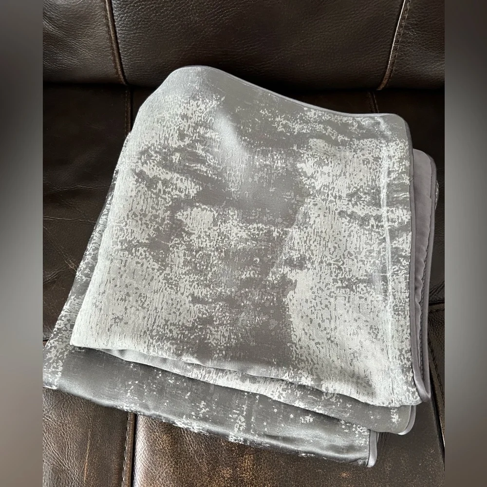 Set of 2. Luxurious 22X22 Jacquard Silver Rain pillow cover Set W.